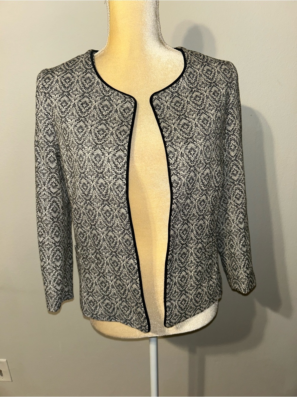 NEW Pleione Women’s Black & White Open Front Patterned Jacket Sz S Office Church
